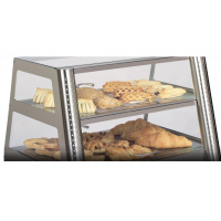 ss3le60x40-wmhk_self-service_schuin_model_met_pastry_zoom